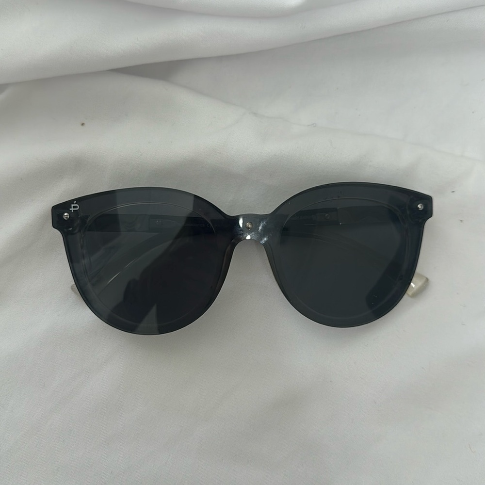 SOLD- do not buy Privé Revaux sunglasses
